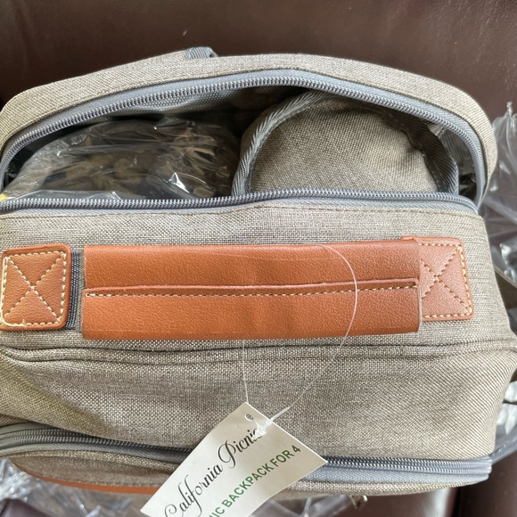 Picnic Backpack for 4 |Picnic Basket |Stylish All-in-One Picnic Bag - Picture 6 of 8
